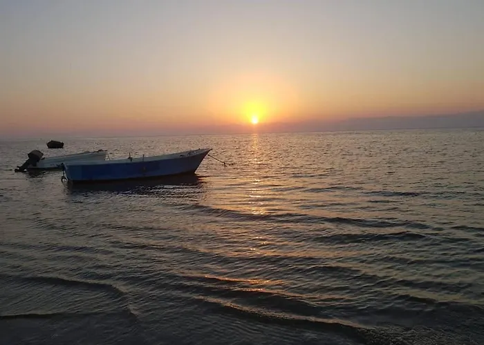 Sebaii Camp السباعى كامب شاطئ الترابين بجوار ويت بالس Ostello Nuweiba`