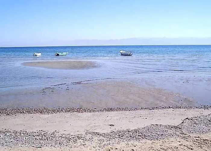 Sebaii Camp السباعى كامب شاطئ الترابين بجوار ويت بالس Ostello Nuweiba`